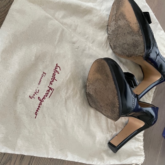 Classic Salvatore Ferragamo heels - Picture 2 of 3